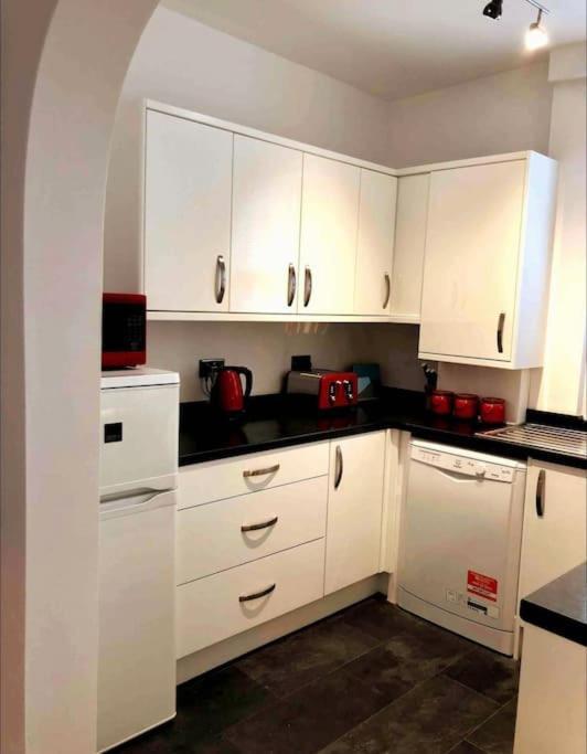 Sunny Seaside Beach House Lytham Centre Sleeps 8 Lytham St Annes Dış mekan fotoğraf