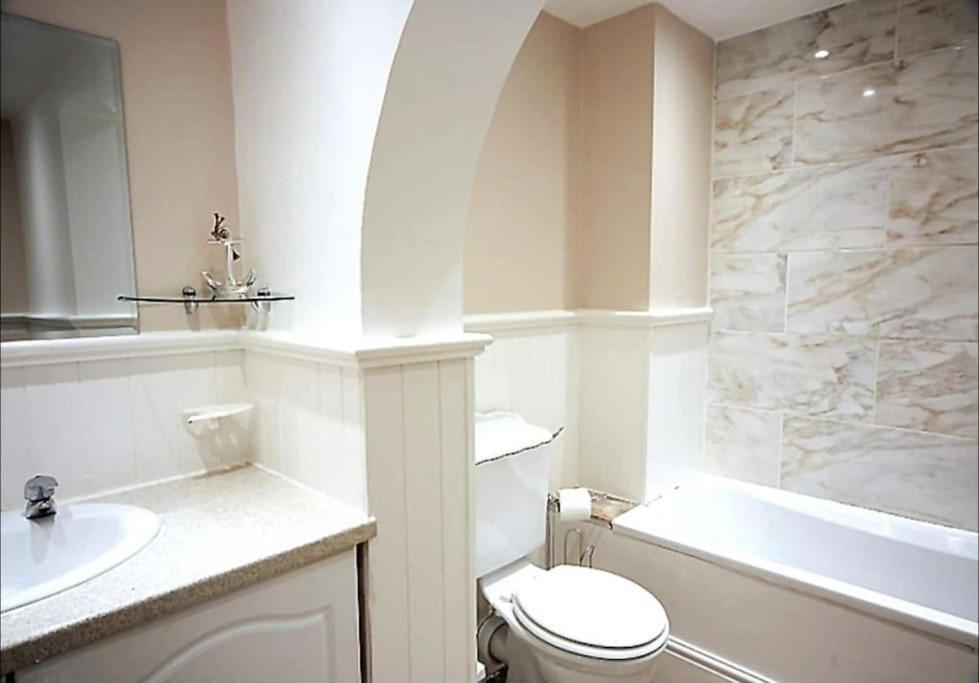 Sunny Seaside Beach House Lytham Centre Sleeps 8 Lytham St Annes Dış mekan fotoğraf
