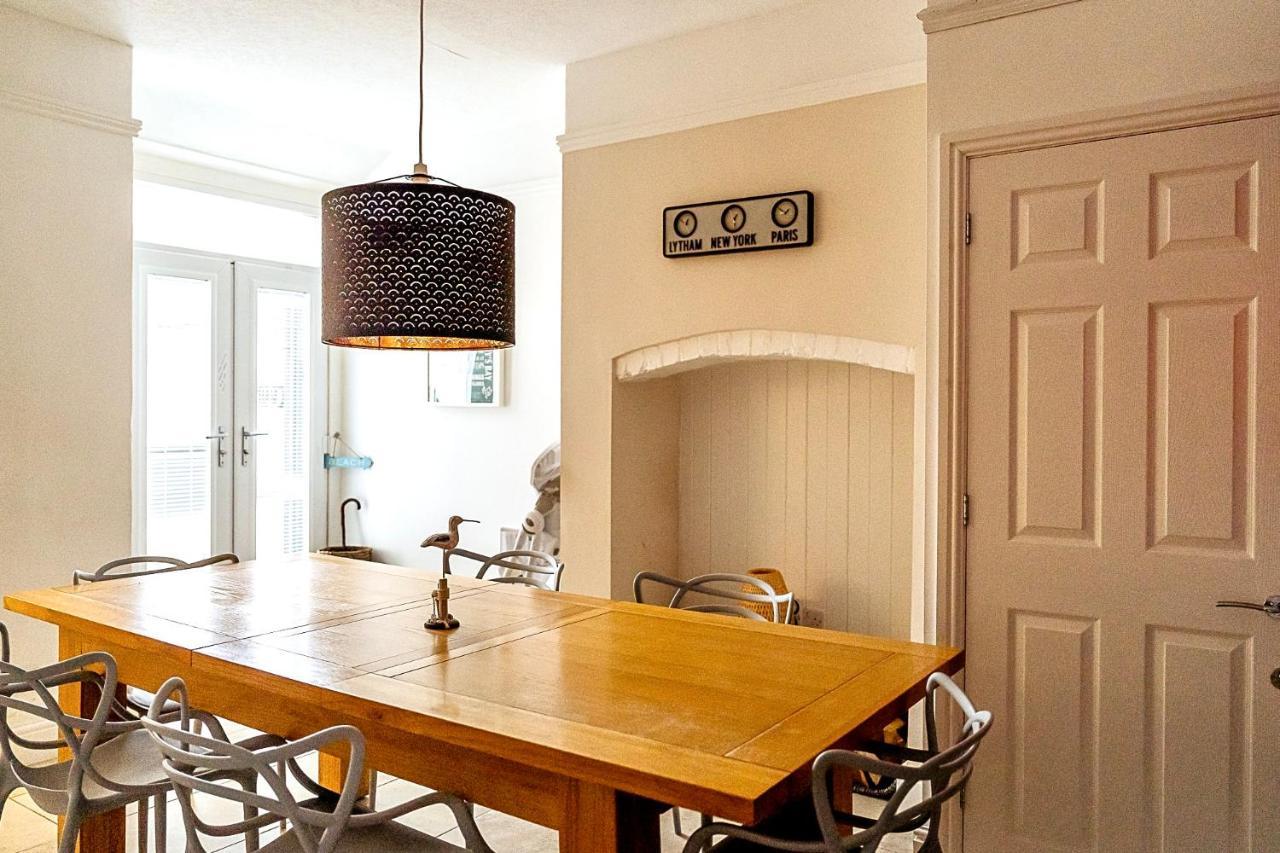 Sunny Seaside Beach House Lytham Centre Sleeps 8 Lytham St Annes Dış mekan fotoğraf